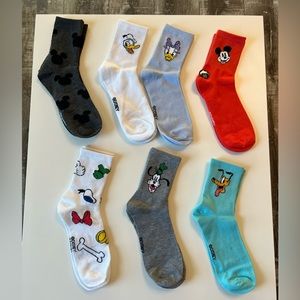Set of 7 pairs Disney themed socks